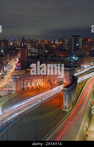 NEW YORK CITY, NY -1 FEB 2020- View of the Greek revival triumphal arch and colonnade at the entrance of the Manhattan Bridge over the East River in N Stock Photo