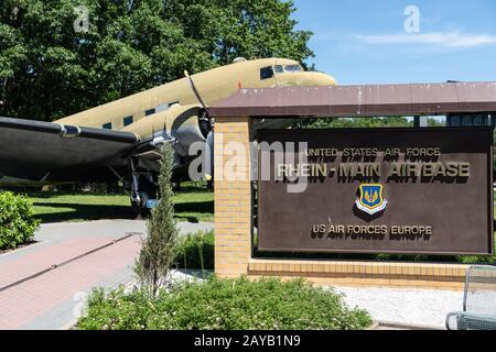 Air bridge monument at Frankfurt Airport Stock Photo