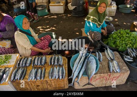 The wives of fishermen selling fresh fish near the Ujung Water Palace (Taman Ujung), also known as Sukasada Park, Bali, Indonesia. Stock Photo