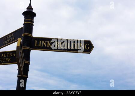 Text sign showing Link Building. Conceptual photo SEO Term Exchange Links Acquire Hyperlinks Indexed Road sign on the crossroads Stock Photo