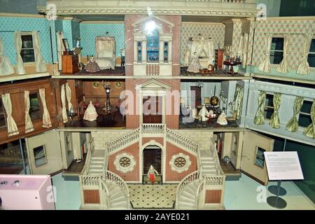 Dolls house in the Victoria and Albert V&A Museum of Childhood, London, UK Stock Photo