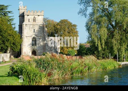 St Cyr's Church & Stroudwater Navigation Canal, Stonehouse, Gloucestershire, UK Stock Photo