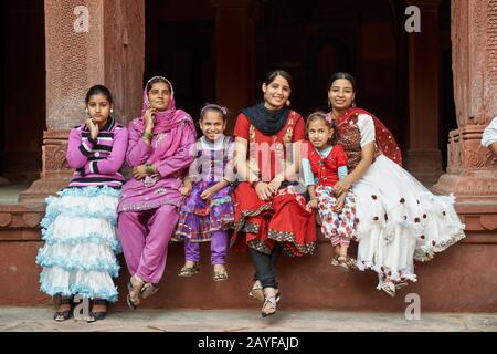 16 Couple Wedding Dresses Across Various Traditions & Cultures In India