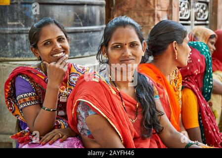 Jodhpur, India - Nov 6, 2017. Women in saree walking on street in Jodhpur,  India. Jodhpur is the second largest city in state of Rajasthan Stock Photo  - Alamy