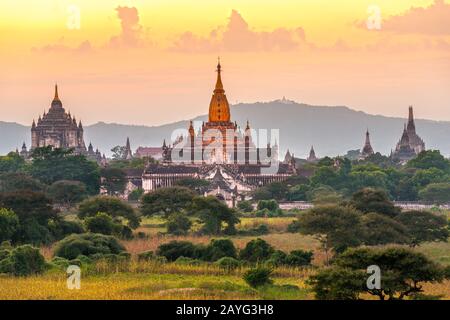 Bagan, fanta, fantasy, tower, land, city, night, golden, sky, myanmar,  milkyway, HD wallpaper | Peakpx