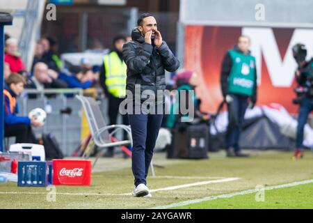 Duesseldorf, Germany. Paderborn, Deutschland. 15th Feb, 2020. firo: 15.02.2020, Fuvuball, 1.Bundesliga, season 2019/2020, SC Paderborn - Hertha BSC Berlin coach Alexander Nouri (Hertha BSC Berlin) individual action gesture, gesticulated | usage worldwide Credit: dpa/Alamy Live News Credit: dpa picture alliance/Alamy Live News Stock Photo