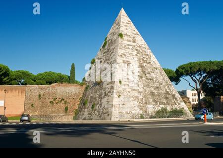 The ancient Pyramid of Cestius in Rome, Italy Stock Photo