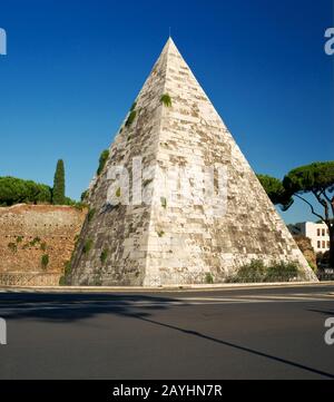 The ancient Pyramid of Cestius in Rome, Italy Stock Photo