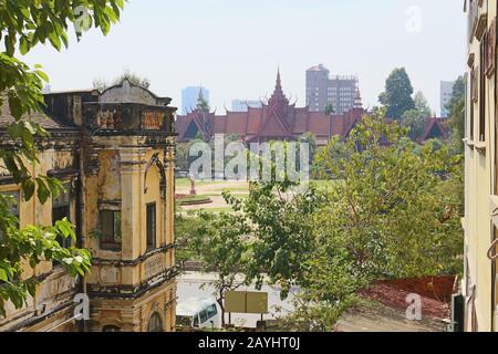 Scenic view on nostalgic Mansion Heritage Bar and National Museum of Cambodia in Phnom Penh. Photo taken from FCC restaurant. Stock Photo