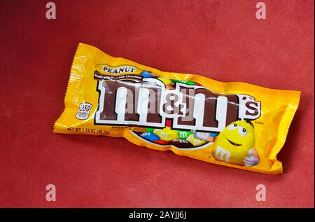 Change Your Life: M&M's Peanut Large Share Bag 250g M&M's X