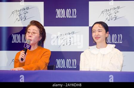 Youn Yuh-Jung and Jeon Do-Yeon, Feb 3, 2020 : South Korean actresses Youn Yuh-Jung (L) and Jeon Do-Yeon attend a press conference after a press preview for new crime thriller film 'Beasts Clawing at Straws' at a cinema in Seoul, South Korea. The movie is an adaptation of Japanese detective novel 'Wara nimo Sugaru Kemonotachi' by Keisuke Sone. The ending of the movie differs from the ending of the novel. Credit: Lee Jae-Won/AFLO/Alamy Live News Stock Photo