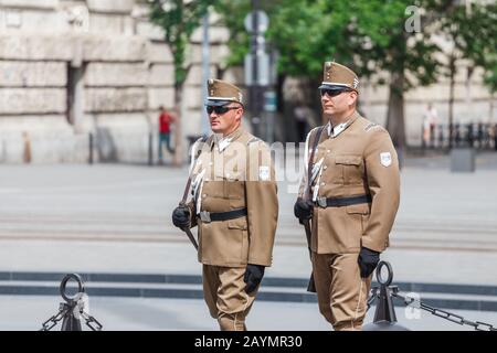 14 MAY 2018, BUDAPEST, HUNGARY: guard in military uniform at the Hungarian parliament Stock Photo