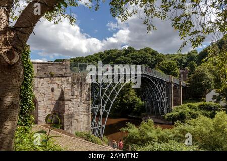 The Iron Bridge spanning the River Severn as it flows through the Ironbridge Gorge at Ironbridge in Shropshire, England, Uk Stock Photo