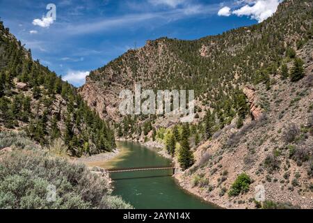 Footbridge on Gunnison River below Morrow Point Dam, Mesa Creek Trail, Curecanti National Recreation Area, near Cimarron, Colorado, USA Stock Photo