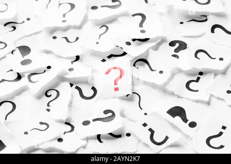 Pile of question mark signs scattered around Stock Photo - Alamy