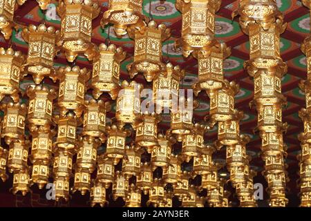 Golden lanterns lining the ceiling of the Buddha Tooth Relic Temple in Singapore Stock Photo