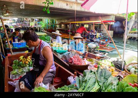 Bangkok, Thailand - January 26, 2020 : Thai people working at Khlong Lat Mayom floating market close to Bangkok Stock Photo