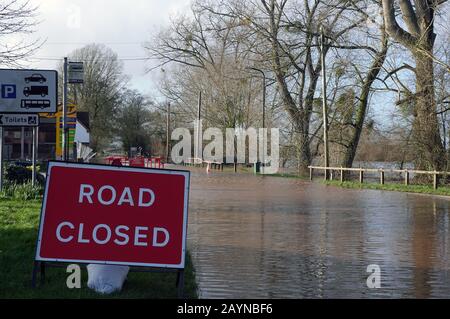 A 'Road Closed' sign next to flood water covering a road from the River Severn from Storm Dennis. 02.16.2020. Upton Upon Severn, Worcestershire, UK. Stock Photo