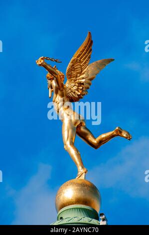 Génie de la Liberté at the top of the Colonne De Juillet on the Place De La Bastille, Paris, France Stock Photo