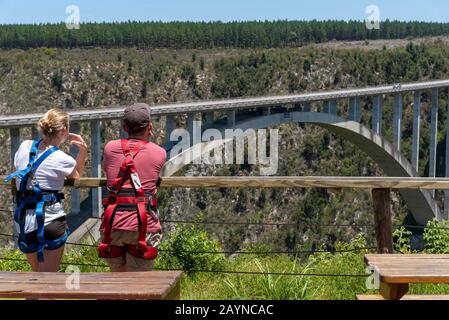 Bloukrans Bridge, Eastern Cape, South Africa. Dec 2019. Young couple wearing harnesses for a bungee jump from Bloukrans Bridge Stock Photo