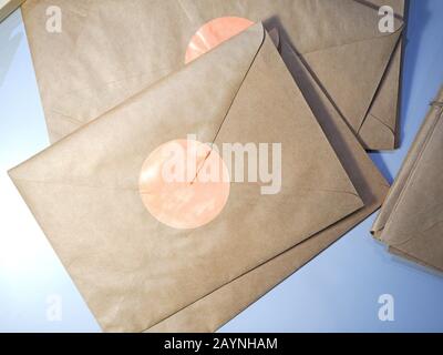 Top view of a Stack of letters in Kraft envelopes lying on the table tied with string Stock Photo