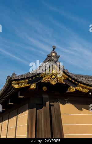 Detail of the roof design of a wall at the Karamon gate of the Nijo Castle in Kyoto, Japan. Stock Photo