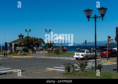 View of the waterfront of Puerto Varas with Lake Llanquihue and Mount Osorno in the Lake District near Puerto Montt, Chile. Stock Photo