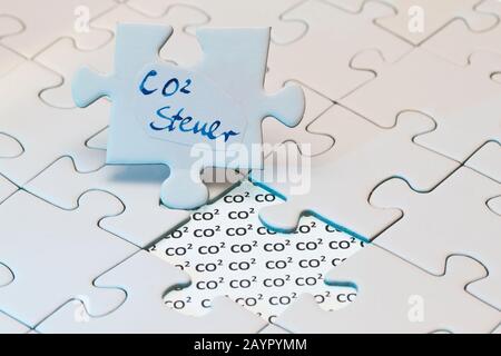 The Missing Piece CO2-Steuer Stock Photo