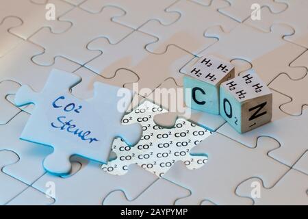 The Missing Piece CO2-Steuer Stock Photo