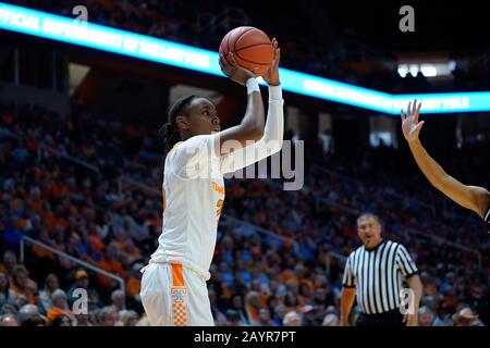 Knoxville, Tennessee, USA. February 16, 2020: Jordan Horston #25 of the Tennessee Lady Vols shoots the ball during the NCAA basketball game between the University of Tennessee Lady Volunteers and the Texas A&M University Aggies at Thompson Boling Arena in Knoxville TN Tim Gangloff/CSM Credit: Cal Sport Media/Alamy Live News Stock Photo