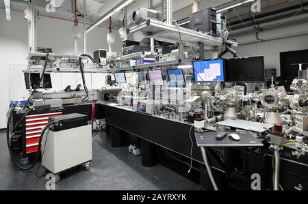 Rostock, Germany. 14th Feb, 2020. The experimental setup in the Extreme Photonics laboratory at the Institute of Physics at the University of Rostock. Extremely strong laser pulses are used to research the observation of matter. The joint research projects of the University of Rostock with institutions in Great Britain will continue without problems after the brexite. Credit: Bernd Wüstneck/dpa-Zentralbild/dpa/Alamy Live News Stock Photo