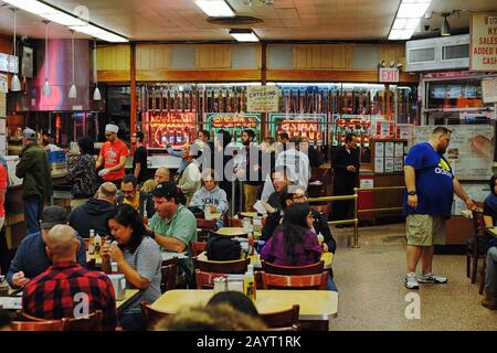 Inside Katz's legendary pastrami, corned beef and Jewish deli, great food and atmosphere on E Houston St, New York Stock Photo