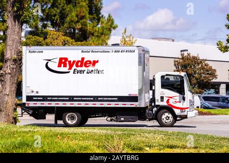 Sep 16, 2019 Fremont / CA / USA - Ryder truck driving on a street in East San Francisco Bay Area; Ryder System, Inc. is an American provider of transp Stock Photo