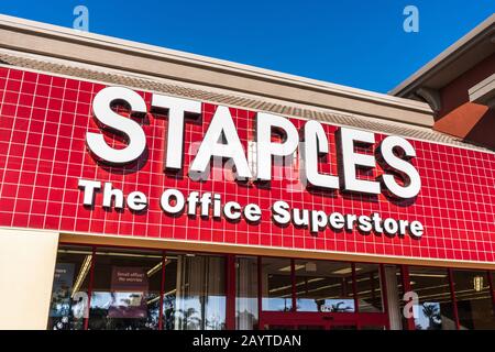 Feb 14, 2020 Milpitas / CA / USA - Staples, The office superstore sign above the entrance to one of their locations in San Francisco Bay Area; Staples Stock Photo
