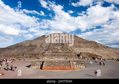 Pyramid of the Sun, Teotihuacan, suburb of Mexico City, Mexico, Central ...