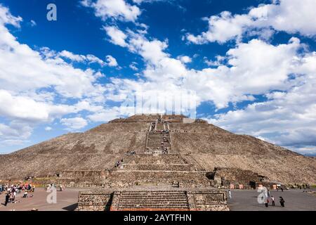 Pyramid of the Sun, Teotihuacan, suburb of Mexico City, Mexico, Central ...