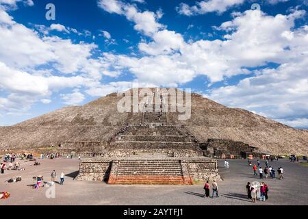 Pyramid of the Sun, Teotihuacan, suburb of Mexico City, Mexico, Central ...