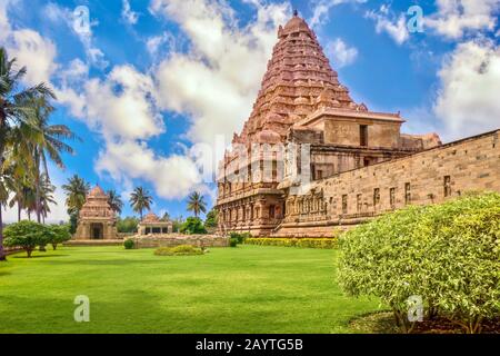 The large and beautiful Gangaikonda Cholapuram Temple, dedicated to Lord Shiva, with its landscaped tropical grounds, in Tanjore, Tamil Nadu, India. Stock Photo