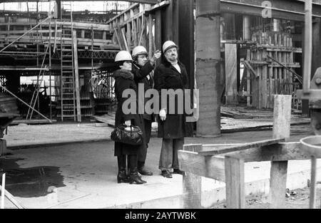01 January 1979, Saxony, Leipzig: The Gewandhauskapellmeister Kurt Masur (right) visits the construction site of the New Gewandhaus in Leipzig on Karl-Marx-Platz at the end of the 1970s, accompanied by site managers and construction workers. Exact date of recording not known. Photo: Volkmar Heinz/dpa-Zentralbild/ZB Stock Photo
