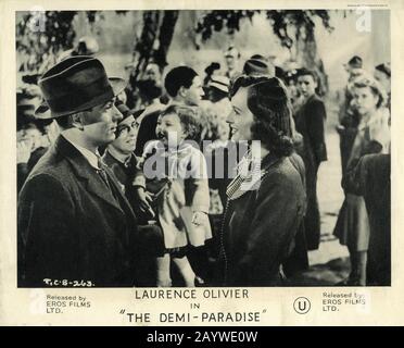 LAURENCE OLIVIER and PENELOPE DUDLEY - WARD in THE DEMI - PARADISE 1943 director ANTHONY ASQUITH writer /  producer ANATOLE DE GRUNWALD Two Cities Films / General Film Distributors (GFD) Stock Photo