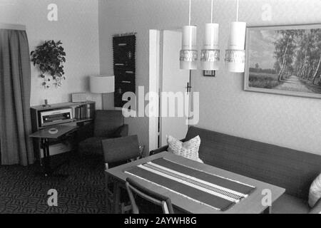 01 January 1979, Saxony, Leipzig: View into a GDR living room at the end of the 1970s. Photo: Volkmar Heinz/dpa-Zentralbild/ZB Stock Photo