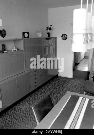 01 January 1979, Saxony, Leipzig: View into a GDR living room at the end of the 1970s. Photo: Volkmar Heinz/dpa-Zentralbild/ZB Stock Photo