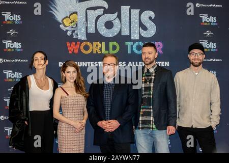 17.02.2020, group photo with Lena Meyer-Landrut (lr), Anna Kendrick, Walt Dohrn, Justin Timberlake and Mark Forster at the photocall for the film Trolls World Tour at the Waldorf Astoria Hotel in Berlin. The new animated film from DreamWorks Animation, distributed by Universal Pictures International Germany, will be launched nationwide on April 23, 2020 in German cinemas. | usage worldwide
