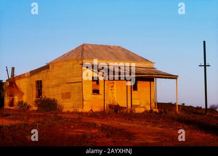 Old disused shack in an former gold rush 'ghost' town of Cue, Western Australia Stock Photo