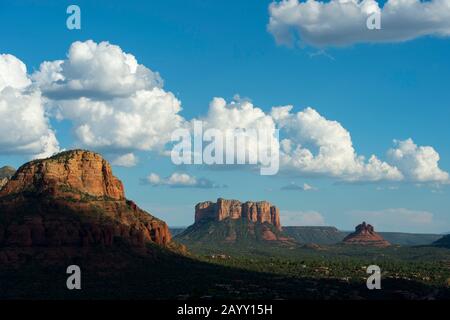 View of Munds Mountain, Courthouse Butte and Bell Rock Butte from the Airport Mesa Loop trail in Sedona, Arizona, USA. Stock Photo