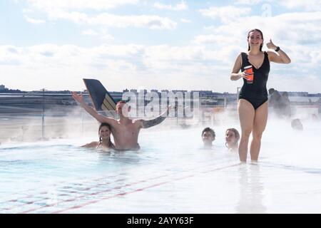 Guests enjoying the rooftop infinity pool at the TWA Hotel at John F. Kennedy Airport in New York City, USA Stock Photo