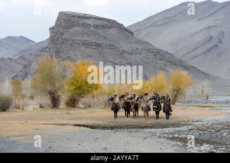 A group of Kazakh Eagle hunters and their Golden eagles on horseback at our ger camp next to the Hovd River near the city of Ulgii (Ölgii) in the Baya Stock Photo