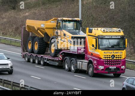 Ruttle Plant Ltd, Heavy haulage, oversize loads, abnormal, contractors, oversize load vehicle movement driving on the M6 motorway near Preston UK Stock Photo