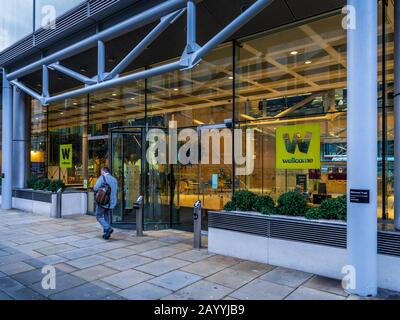 Wellcome Trust HQ - Headquarters of the Wellcome Trust in the Gibbs Building at 215 Euston Road London Stock Photo