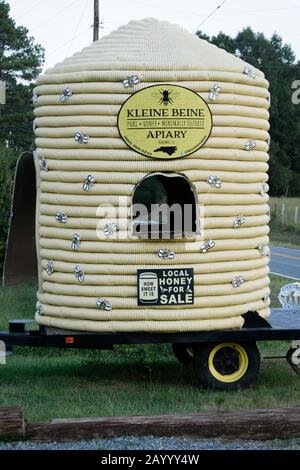 Kleine Beine Local Honey Stand near Albemarle NC Stock Photo